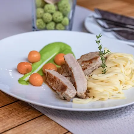 Alpen Adria & מלון