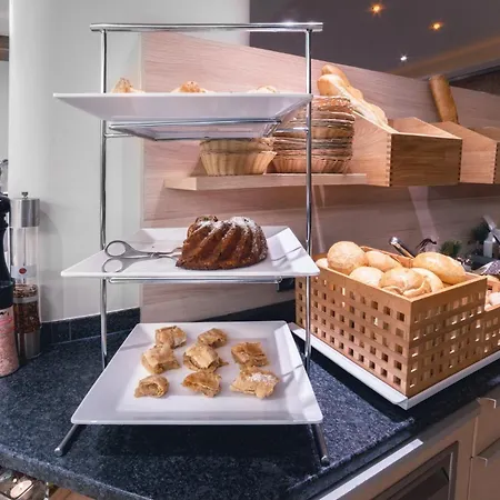 מלון Alpen Adria & 4*